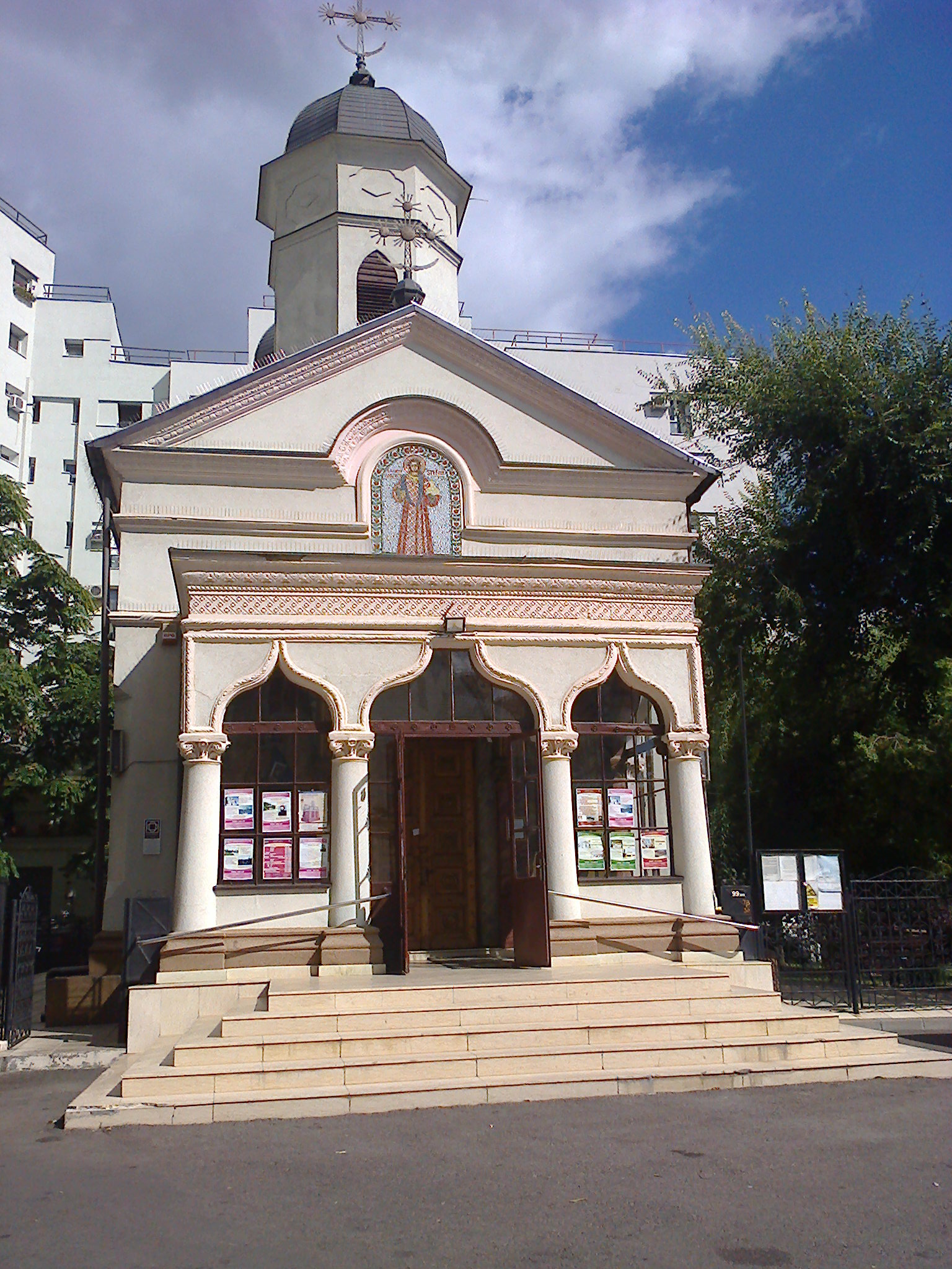 Biserica ortodoxă Sfântul Ștefan, cunoscută drept Cuibul cu Barză