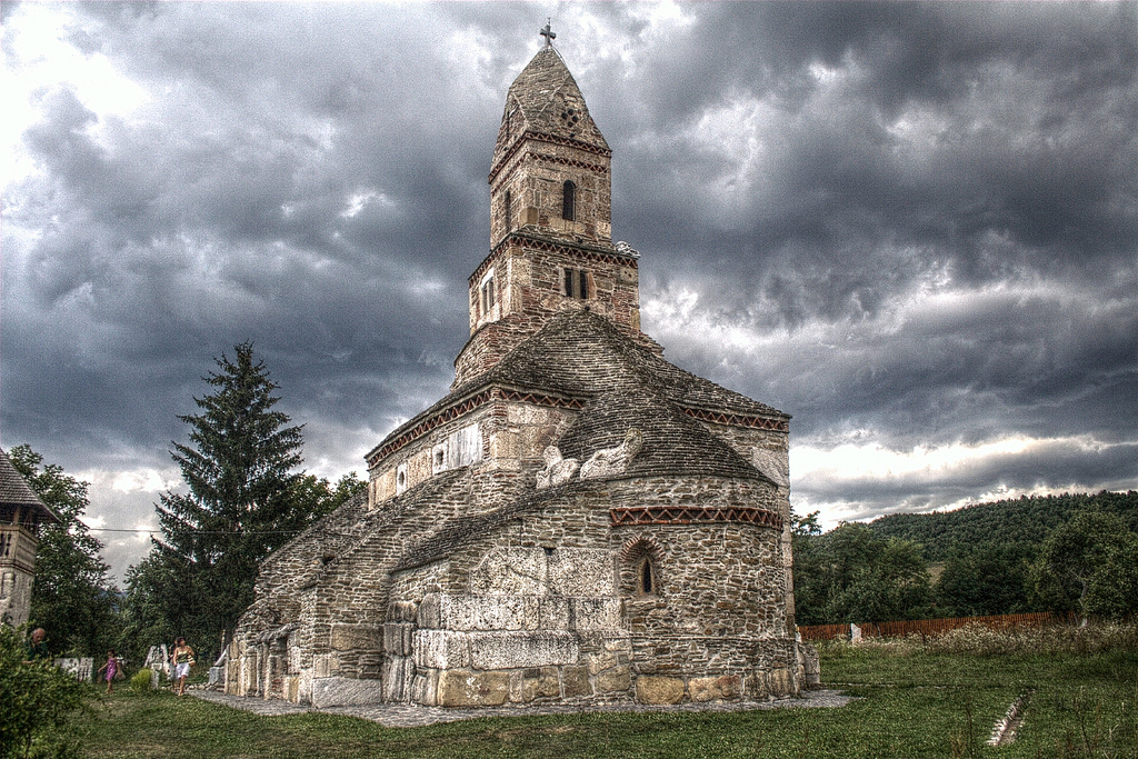 Biserica de piatră Sfântul Nicolae din Densuș